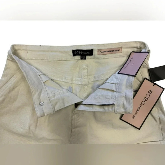 BCBGeneration NWT Shorts Pleated Trouser  High Rise White Size 5/27 - Picture 6 of 8